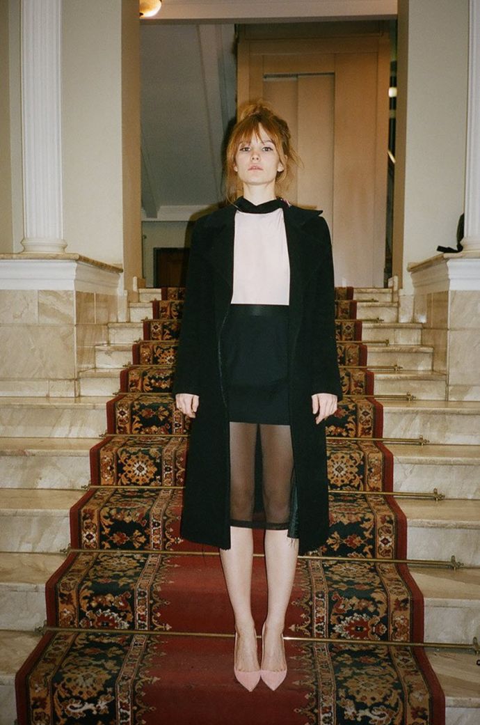 Девушки в постоветских подъездах