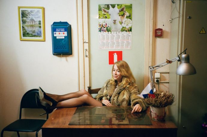 Девушки в постоветских подъездах