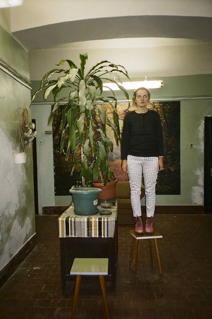 Девушки в постоветских подъездах