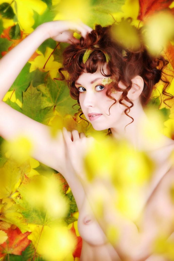 Обнажённые женщины на природе