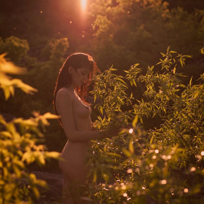 Обнажённые женщины на природе