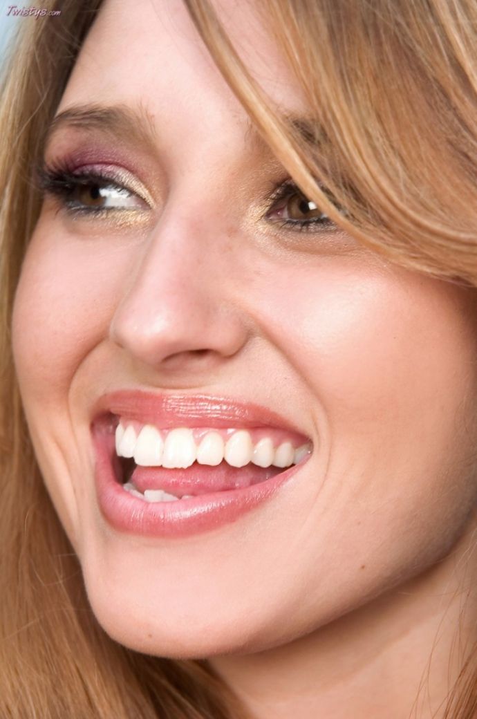 Shay Laren сиськастая бабеночка