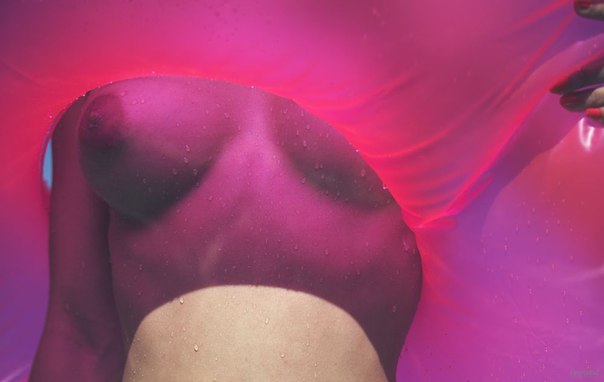 Элиза Мелиани (Elisa Meliani) голая в журнале Treats!