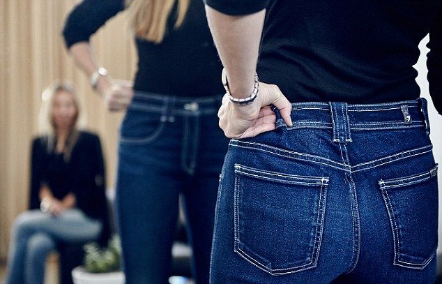 Манекенщица с идеальной попой, под которую шьются все модели джинсов Манекенщица с идеальной попой, под которую шьются все модели джинсов