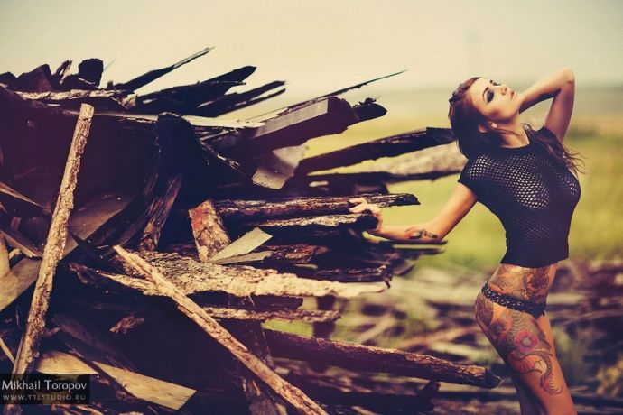 Сексуальные девушки в прозрачных нарядах