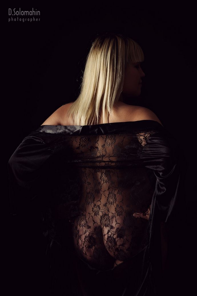 Сексуальные девушки в прозрачных нарядах