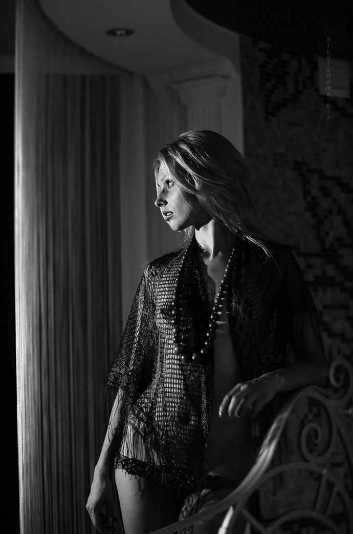 Сексуальные девушки в прозрачных нарядах