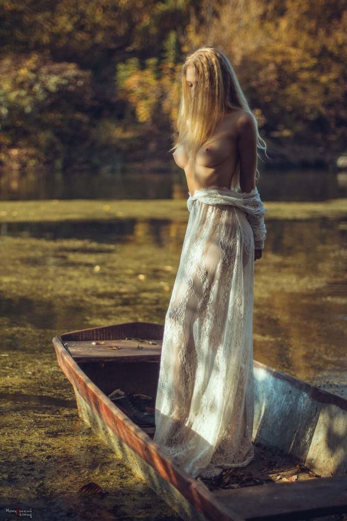 Сексуальные девушки в прозрачных нарядах