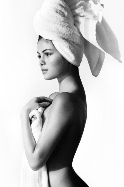 Селена Гомес - Selena Gomez в откровенных нарядах