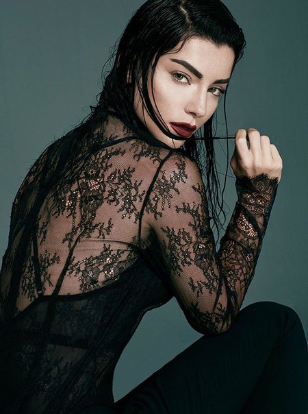 Турецкая модель и актриса Мерве Болугур для журнала «Bestyle»