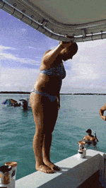 Забавные гифки с девушками, которые попали в различные неловкие ситуации