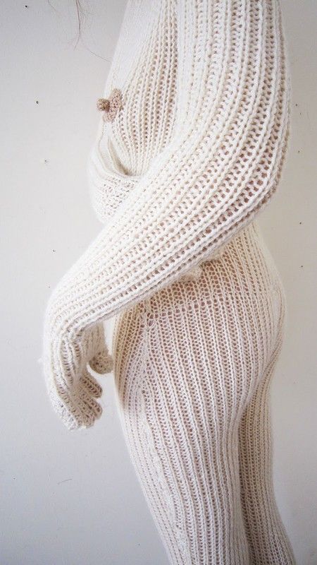 Женский костюм на зиму для сторонниц нудизма Женский костюм на зиму для сторонниц нудизма