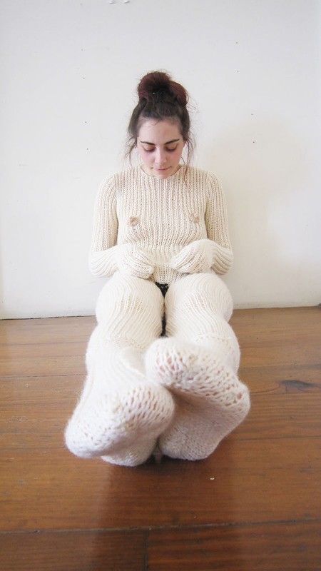 Женский костюм на зиму для сторонниц нудизма Женский костюм на зиму для сторонниц нудизма