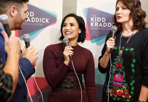 Деми Ловато на мероприятии «106.1 Kiss FM Jingle Ball»