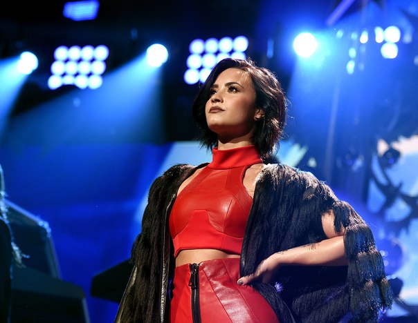 Деми Ловато на мероприятии «106.1 Kiss FM Jingle Ball»