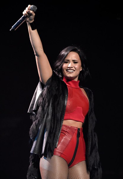 Деми Ловато на мероприятии «106.1 Kiss FM Jingle Ball»