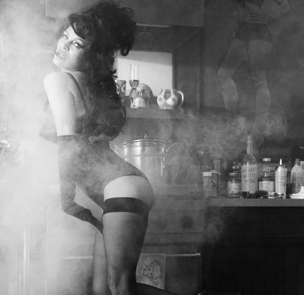 Памела Андерсон снялась для рождественского видеокалендаря