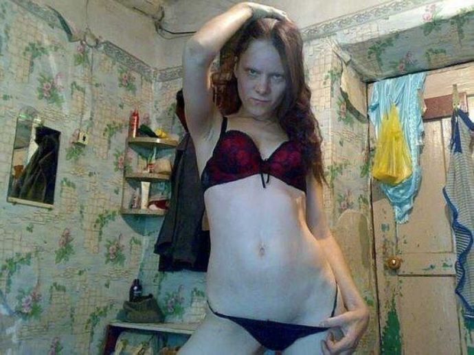 Эротические приколы (засветы сисек, голая на телевизоре)