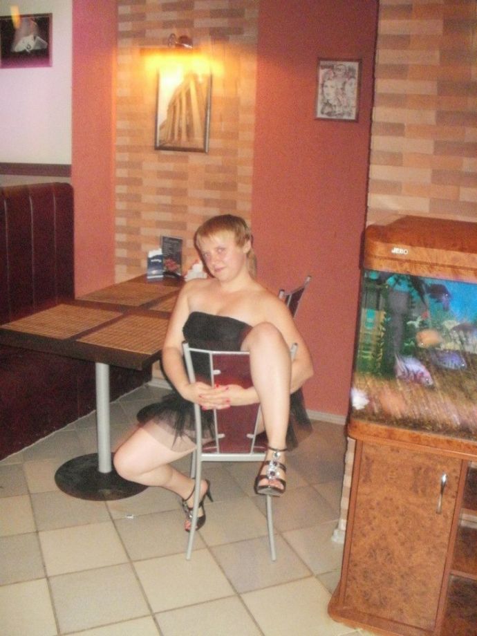 Эротические приколы (засветы сисек, голая на телевизоре)