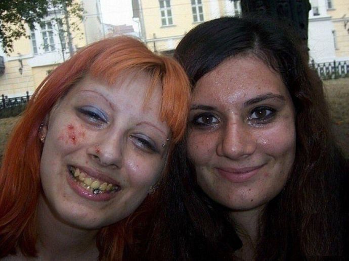 Эротические приколы (засветы сисек, голая на телевизоре)