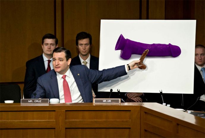 Дилдо вместо оружия в руках республиканцев