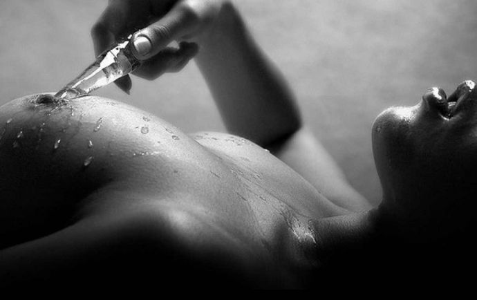 Эротика в черно-белом цвете