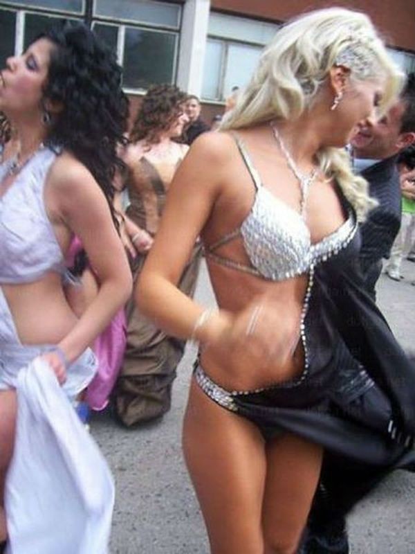 Выпускные платья школьниц уходящего 2015 года