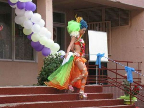 Выпускные платья школьниц уходящего 2015 года