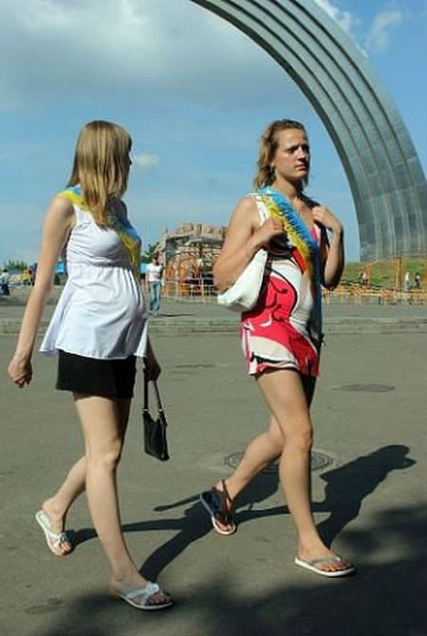 Выпускные платья школьниц уходящего 2015 года