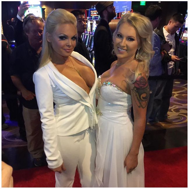 Актрисы взрослого кино на вручении порно-Оскара в Лас-Вегасе Актрисы взрослого кино на вручении порно-Оскара в Лас-Вегасе