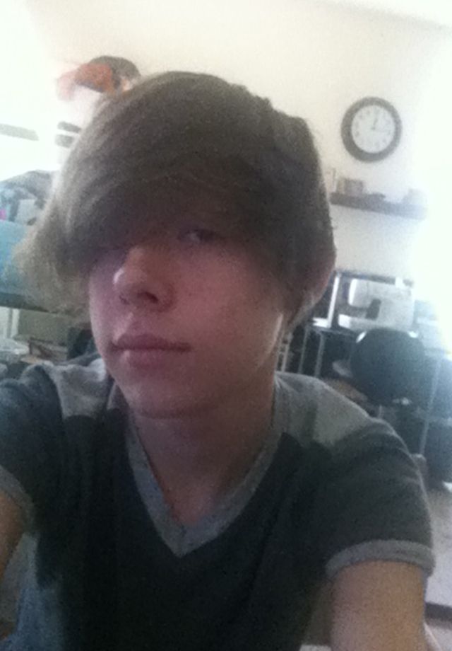 Ботан наладил свою жизнь, став гламурной трансгендерной моделью