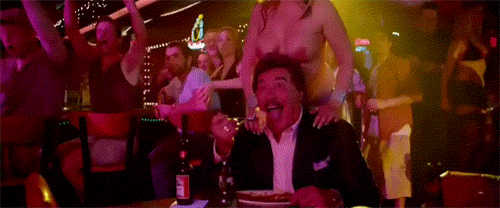 Эроприколы. Девушка сняла трусы перед снеговиком