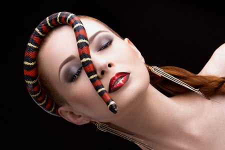 Сплошная экспрессия.....девушки на фото...