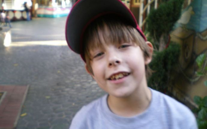 Ботан наладил свою жизнь, став гламурной трансгендерной моделью