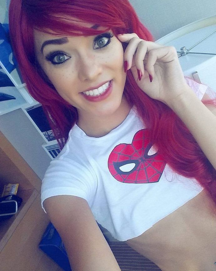 Джоани Бросас способна свести с ума любого ботана