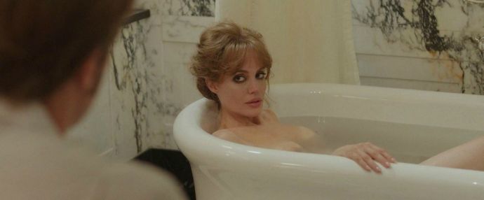 Обнаженная Анджелина Джоли