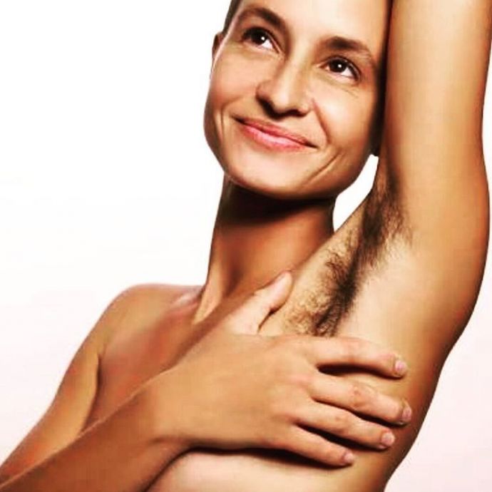 Сторонницы естественной растительности выставляют на поках свои лохматые подмышки