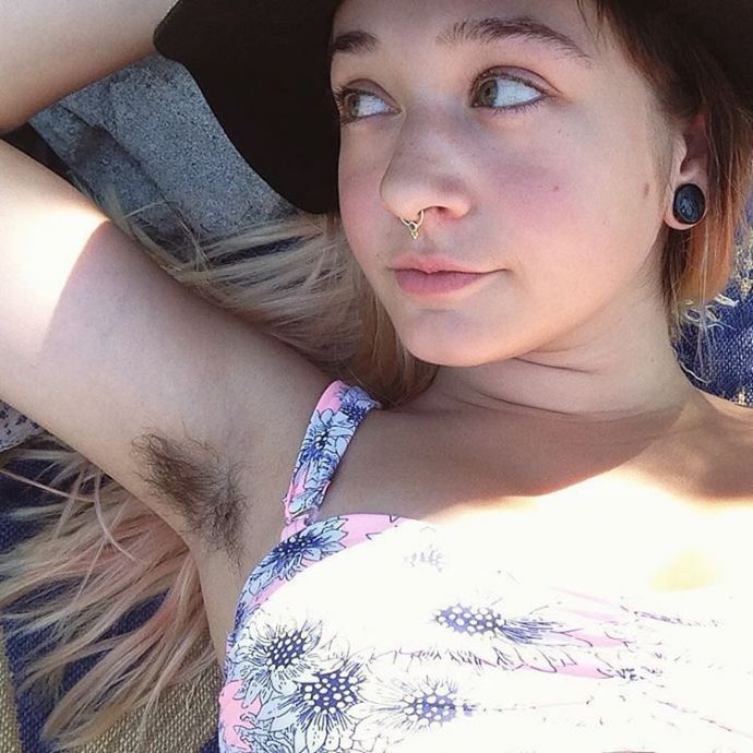 Сторонницы естественной растительности выставляют на поках свои лохматые подмышки