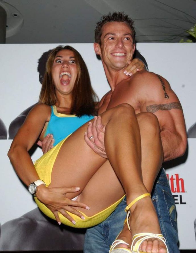 Засветы девушек в нужный момент и в пикантном ракурсе