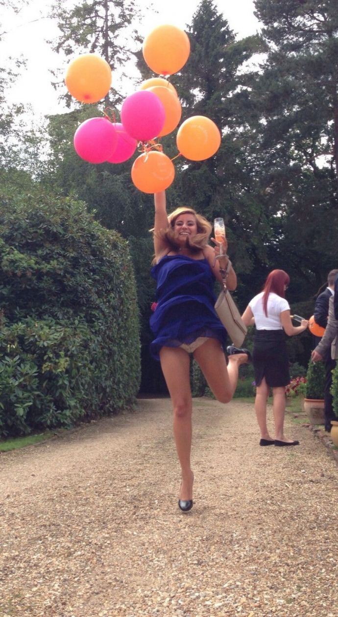 Засветы девушек в нужный момент и в пикантном ракурсе