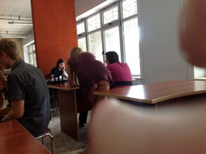 Засветы девушек в нужный момент и в пикантном ракурсе