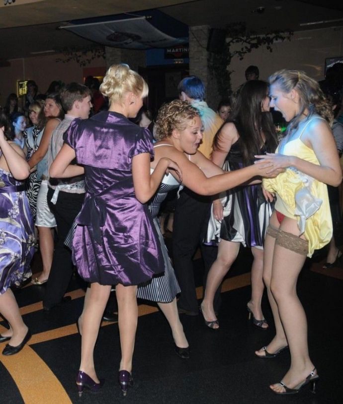 Засветы девушек в нужный момент и в пикантном ракурсе