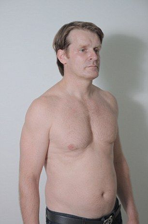 Как 47-летний мужик, всаживающий ежедневно три бутылки вина, стал моделью нижнего белья