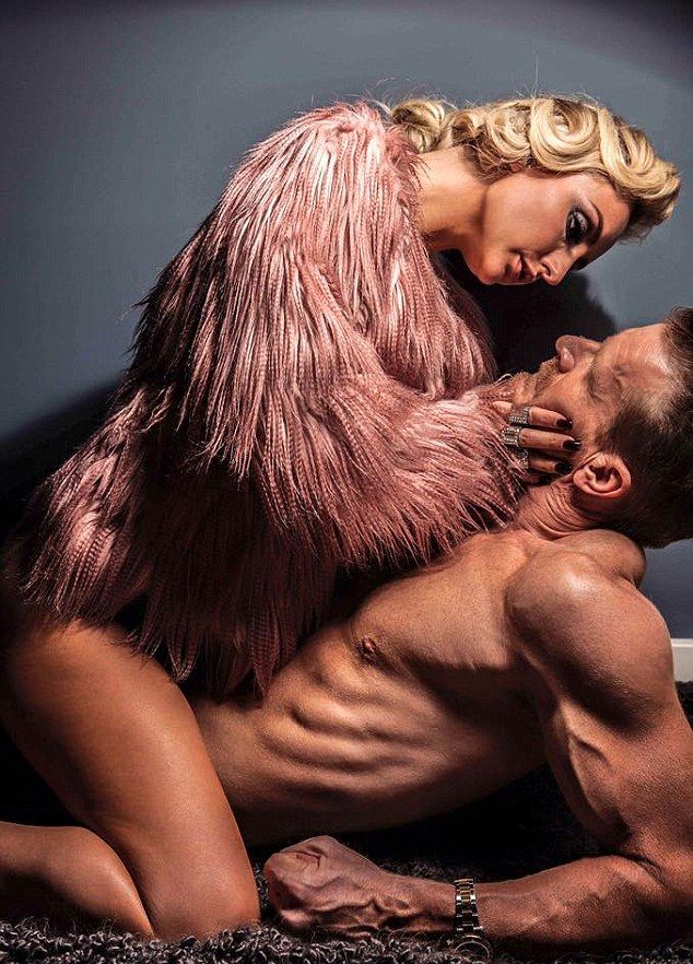 Как 47-летний мужик, всаживающий ежедневно три бутылки вина, стал моделью нижнего белья