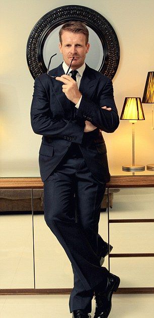 Как 47-летний мужик, всаживающий ежедневно три бутылки вина, стал моделью нижнего белья