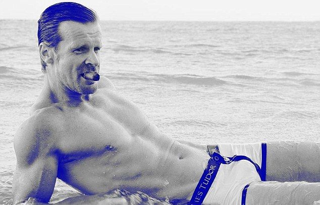 Как 47-летний мужик, всаживающий ежедневно три бутылки вина, стал моделью нижнего белья