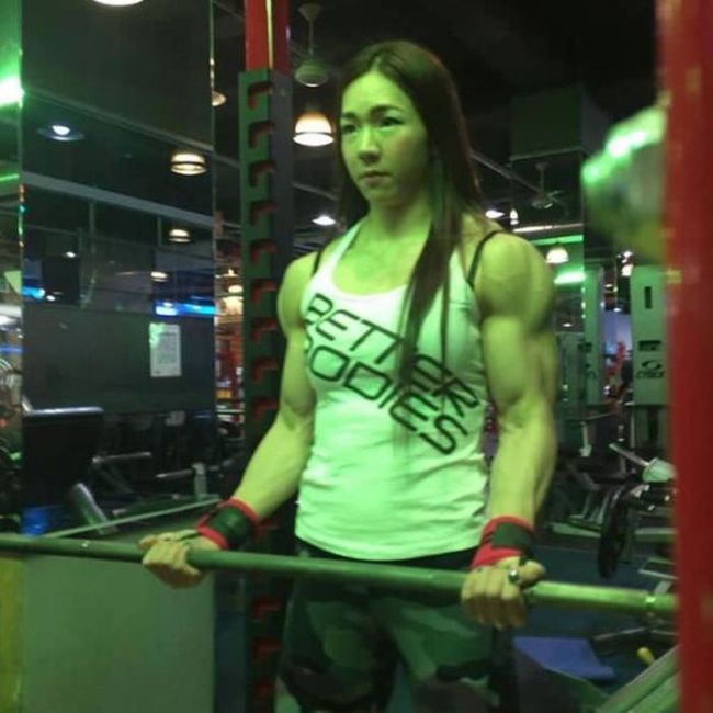 Корейская Барби с телом Халка Корейская Барби с телом Халка