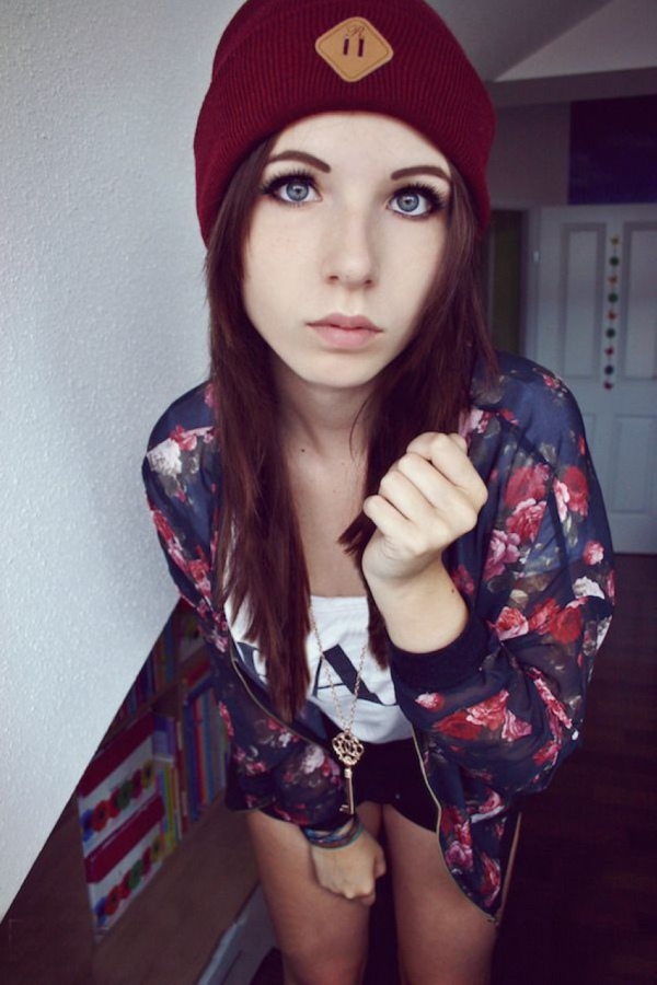 Модницы в шапках