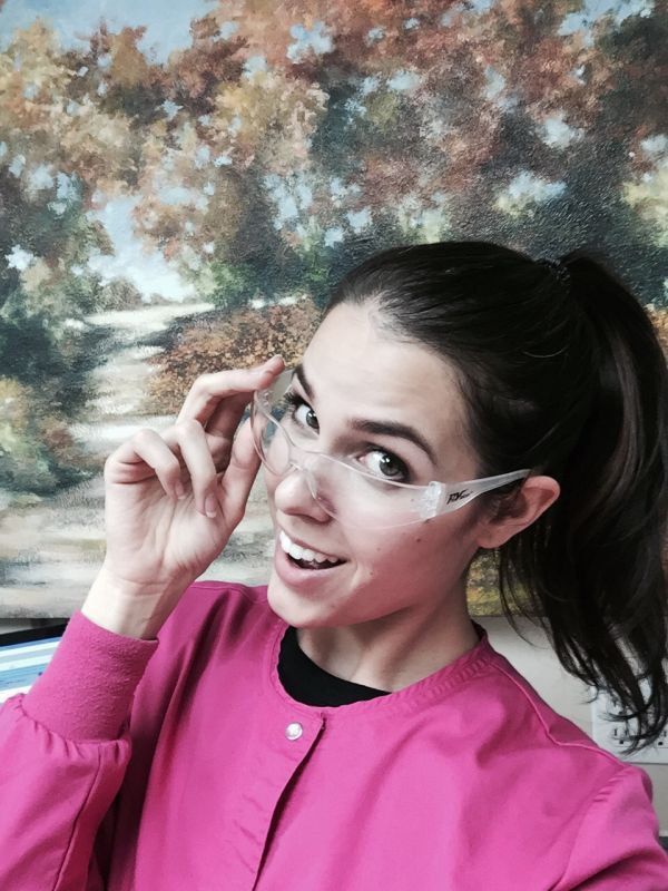 Селфи девушек на работе (30 фото)