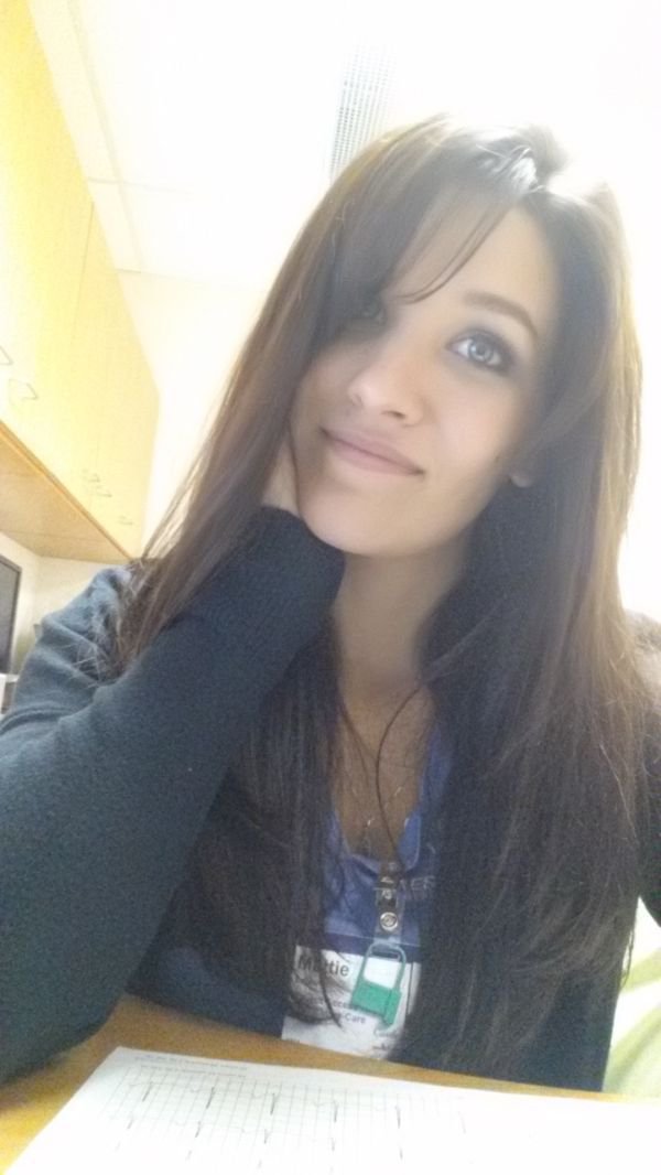 Селфи девушек на работе (30 фото)